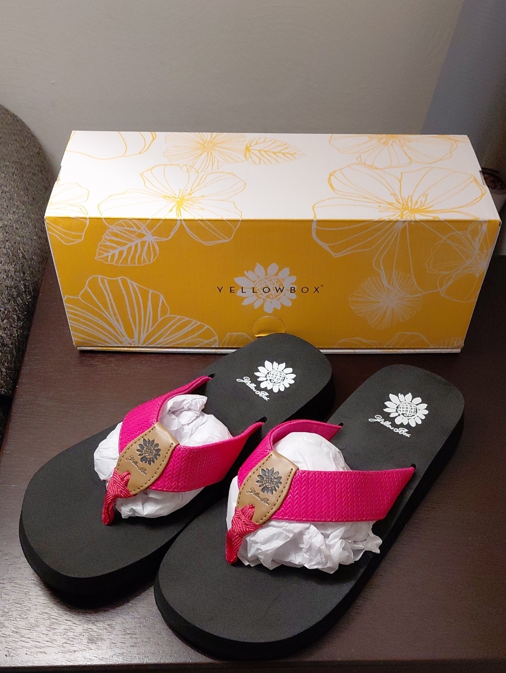 Yellow Box Fuchsia Flance Flip Flop Sandals with Tan Logo. NWT